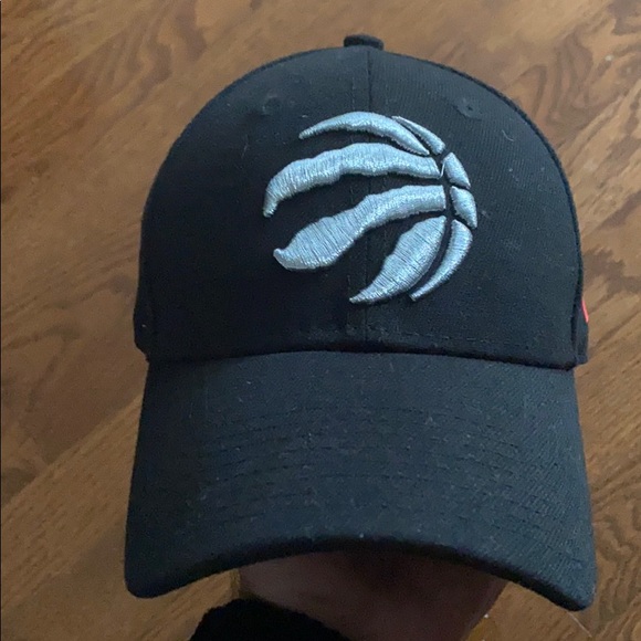 Toronto Raptors hats - Picture 5 of 8
